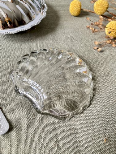 Beurrier coquillage en métal avec coupelle en verre et couteau, vers 1950-1960