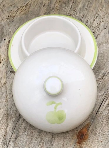 Beurrier en céramique motif pomme ?