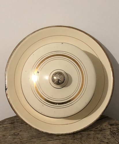 Beurrier rétro vintage en acier émaillée crème et doré