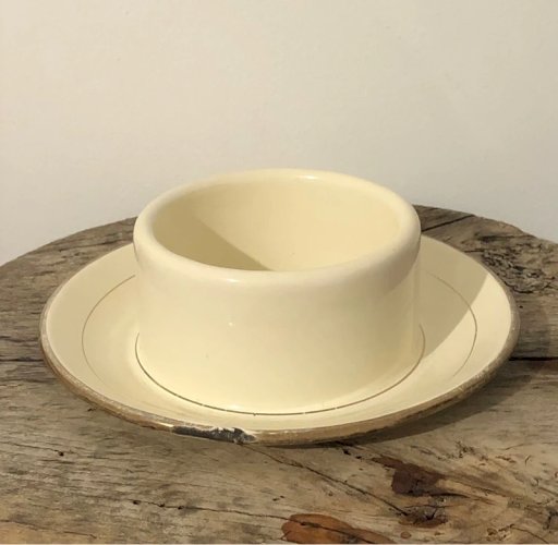 Beurrier rétro vintage en acier émaillée crème et doré