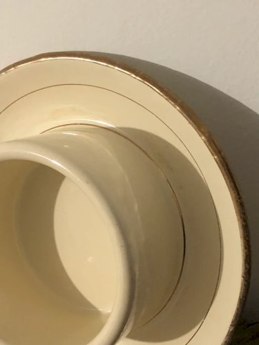 Beurrier rétro vintage en acier émaillée crème et doré