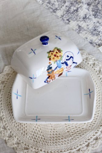 Beurrier vintage faïence - Décor barbotine petit-déjeuner
