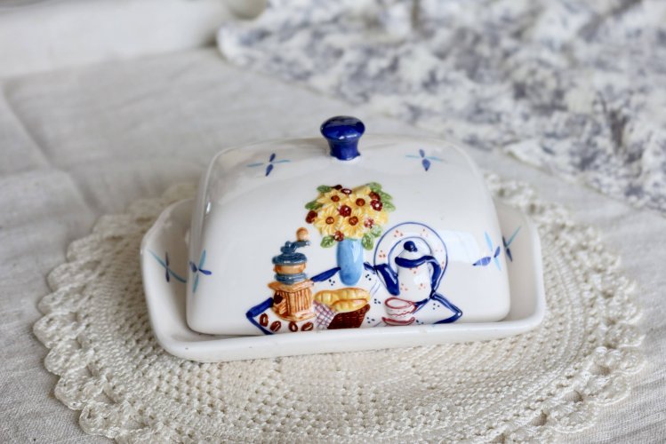 Beurrier vintage faïence - Décor barbotine petit-déjeuner