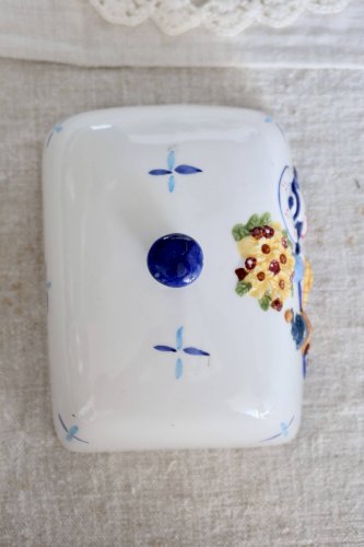 Beurrier vintage faïence - Décor barbotine petit-déjeuner