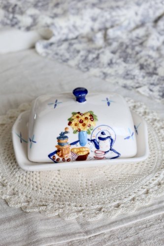 Beurrier vintage faïence - Décor barbotine petit-déjeuner