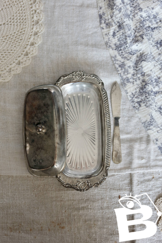 Beurrier vintage métal argenté style rocaille - Compartiment verre - Coutea