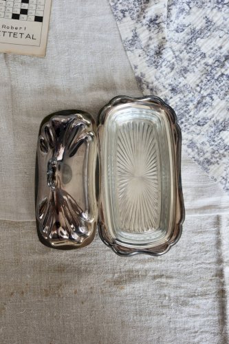 Beurrier vintage métal argenté style rocaille - Compartiment verre - Coutea