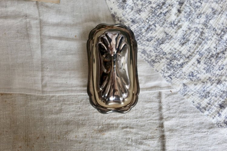 Beurrier vintage métal argenté style rocaille - Compartiment verre - Coutea