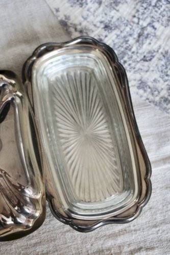 Beurrier vintage métal argenté style rocaille - Compartiment verre - Coutea
