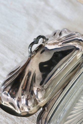 Beurrier vintage métal argenté style rocaille - Compartiment verre - Coutea
