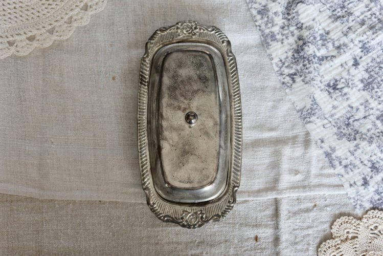 Beurrier vintage métal argenté style rocaille - Compartiment verre - Coutea