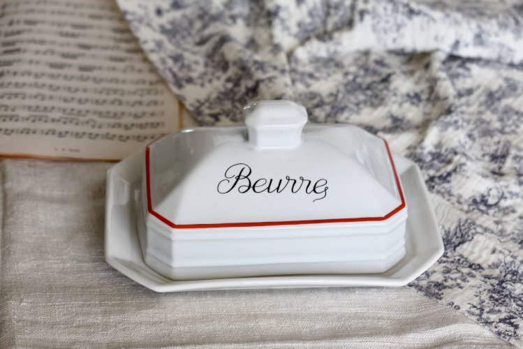 Beurrier vintage porcelaine blanche “Beurre” liseré rouge bistrot