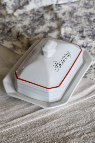 Beurrier vintage porcelaine blanche “Beurre” liseré rouge bistrot