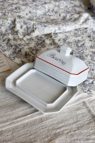 Beurrier vintage porcelaine blanche “Beurre” liseré rouge bistrot