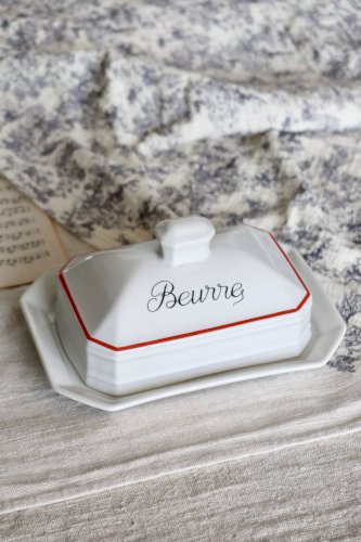 Beurrier vintage porcelaine blanche “Beurre” liseré rouge bistrot