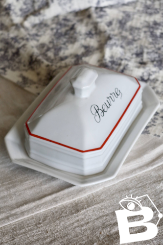 Beurrier vintage porcelaine blanche “Beurre” liseré rouge bistrot