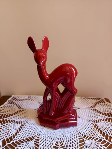 Bibelot Biche Saint Clément Rouge / bordeaux en céramique