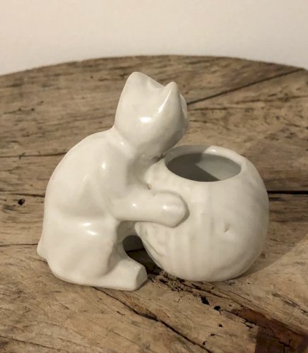 Bibelot chat blanc en porcelaine