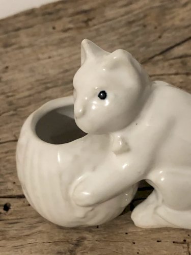 Bibelot chat blanc en porcelaine
