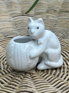 Bibelot/bougeoir chat blanc en porcelaine