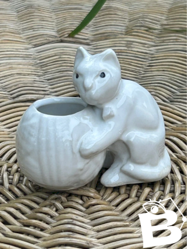 Bibelot/bougeoir chat blanc en porcelaine