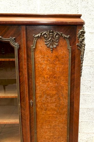 Bibliotheque de style Louis XV en acajou et ronce de noyer XX siècle