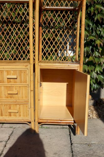 Bibliothèque, étagère sur pieds en rotin style pagode, 1970