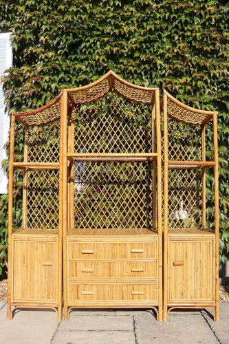 Bibliothèque, étagère sur pieds en rotin style pagode, 1970