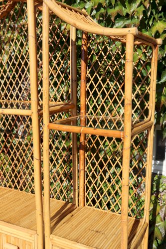 Bibliothèque, étagère sur pieds en rotin style pagode, 1970