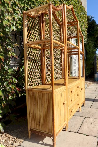 Bibliothèque, étagère sur pieds en rotin style pagode, 1970