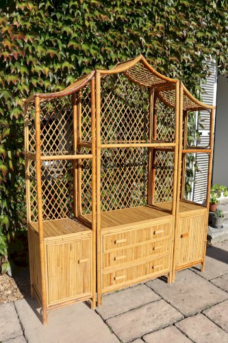 Bibliothèque, étagère sur pieds en rotin style pagode, 1970