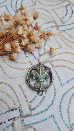 bijou ancien coulant passant de collier fleur de lys en argent