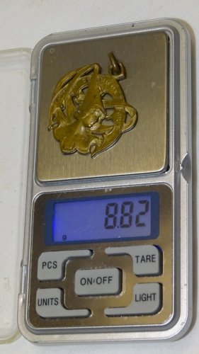 -BIJOU ANCIEN JOLI PETIT PENDENTIF EN LAITON SOUVENIR DU VIEUX PARIS   D