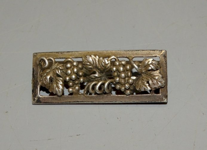-BIJOU PETITE BROCHE ANCIENNE GRAPPES DE RAISIN ARGENT Poinçon CRABE  D