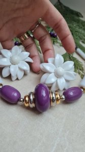 Seventies jewelry - Vintage oversized purple and white necklace and earrings.