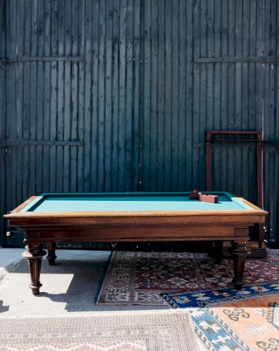 Billie, la table de billard N°1