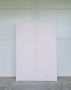 Blandine, l'armoire en bois rose poudré N°164