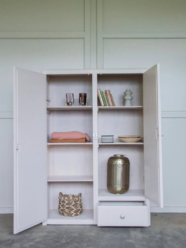 Blandine, l'armoire en bois rose poudré N°164
