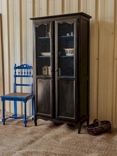 Blandine, l'armoire noire en bois N°332