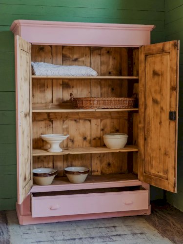 Blandine, l'armoire rose en bois N°317