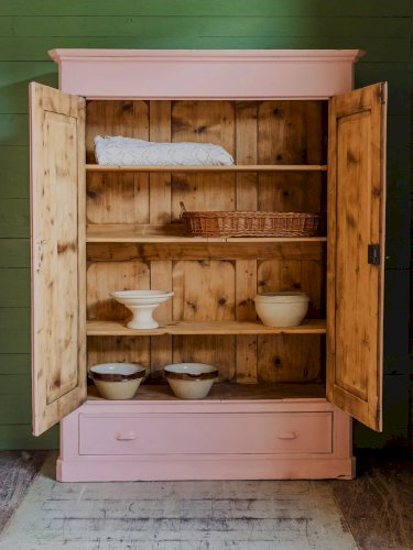 Blandine, l'armoire rose en bois N°317