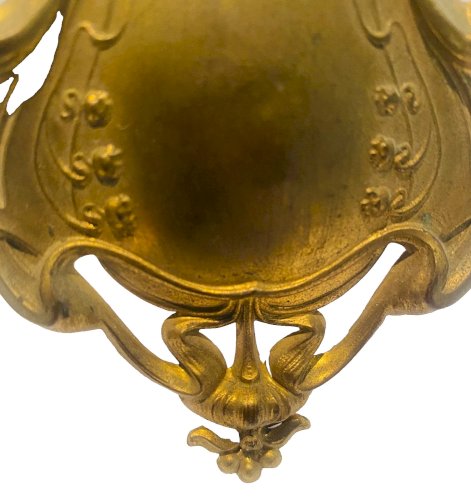 Blason Art nouveau en laiton repoussé XX siècle