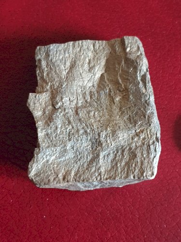 Bloc de de pyrite dorée longueur 5,8 cm 148 grammes + nodule métallique 16 grammes