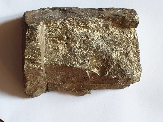 Bloc de de pyrite dorée longueur 5,8 cm 148 grammes + nodule métallique 16 grammes