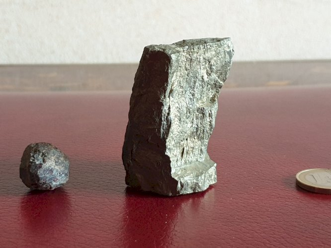 Bloc de de pyrite dorée longueur 5,8 cm 148 grammes + nodule métallique 16 grammes