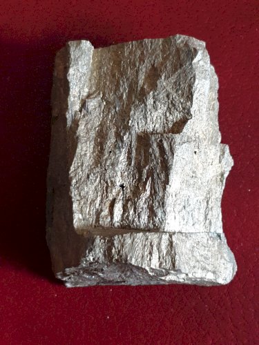 Bloc de de pyrite dorée longueur 5,8 cm 148 grammes + nodule métallique 16 grammes