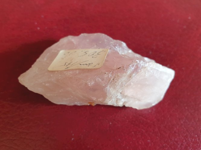 Bloc de quartz rose longueur 7,1 cm poids 84 grammes