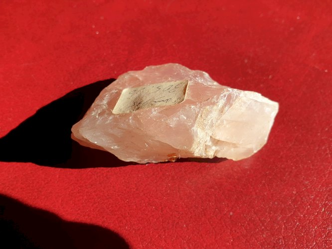 Bloc de quartz rose longueur 7,1 cm poids 84 grammes