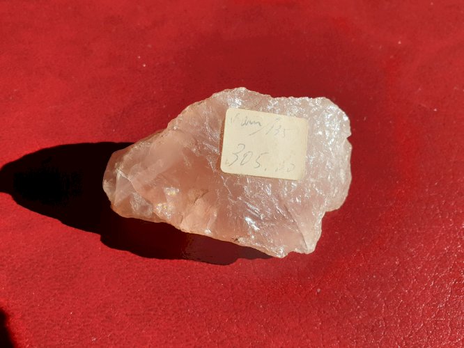 Bloc de quartz rose longueur 7,1 cm poids 84 grammes