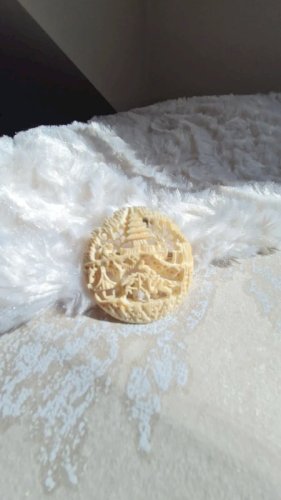 Boche ancienne en matière noble motif extrêmement fin style  asiatique